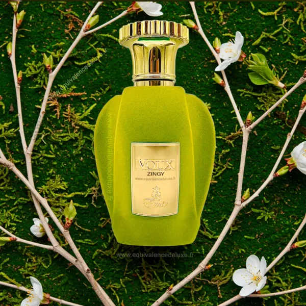 Voux Zingy 100ml – parfum Emir Paris Corner avec flacon vert citron sur fond floral